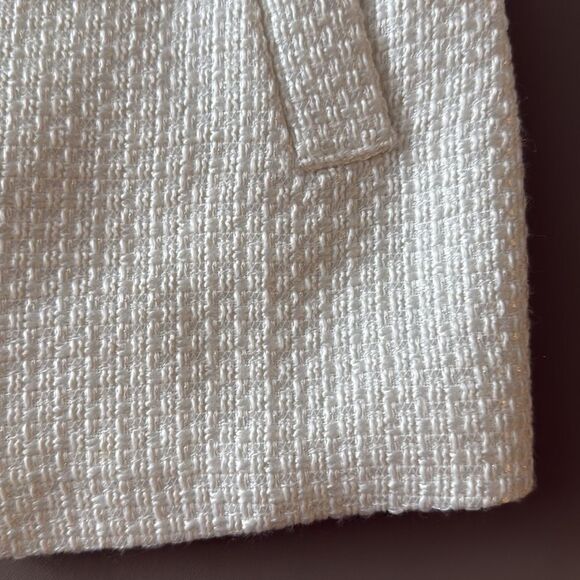 Matching Jacket & Skirt Suit in White Tweed Pattern. Size Medium. - Picture 3 of 7